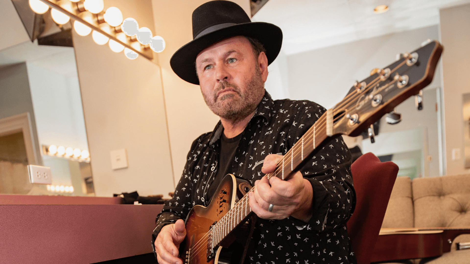 Martin Sexton with guitar